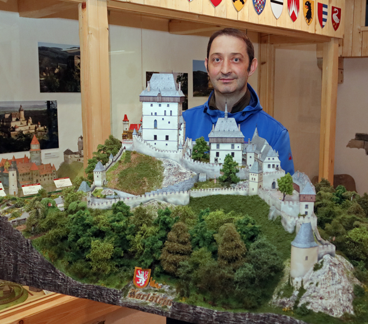 Mnohokrát oceněný model Hradu Karlštejn v expozici ZEMĚ HRADŮ