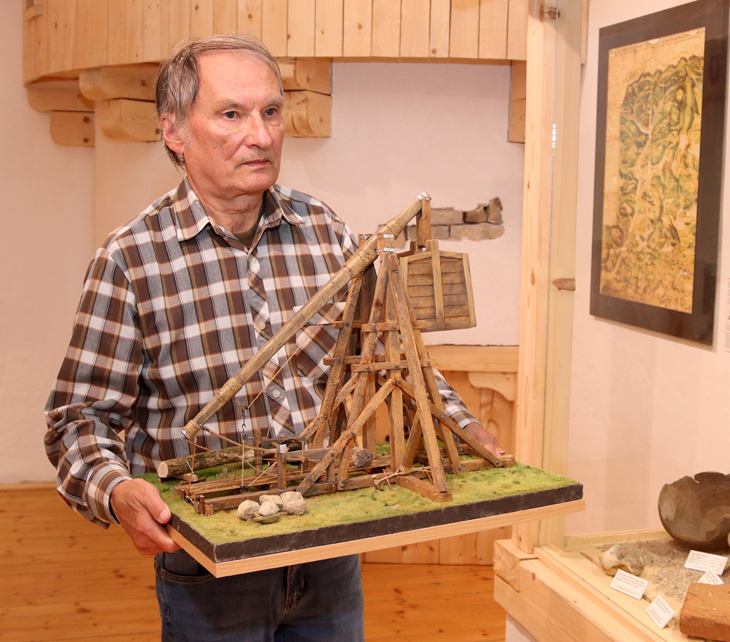 Obléhací zbraň Trébuchet - nový model od Karla Lhotského do expozice ZEMĚ HRADŮ